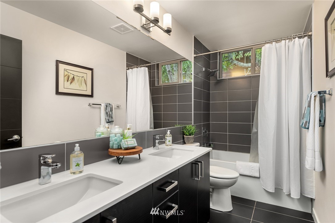 4516 Southwest Austin Street Seattle, WA 98136 - Photo 18 of 25 Gallery Image 18