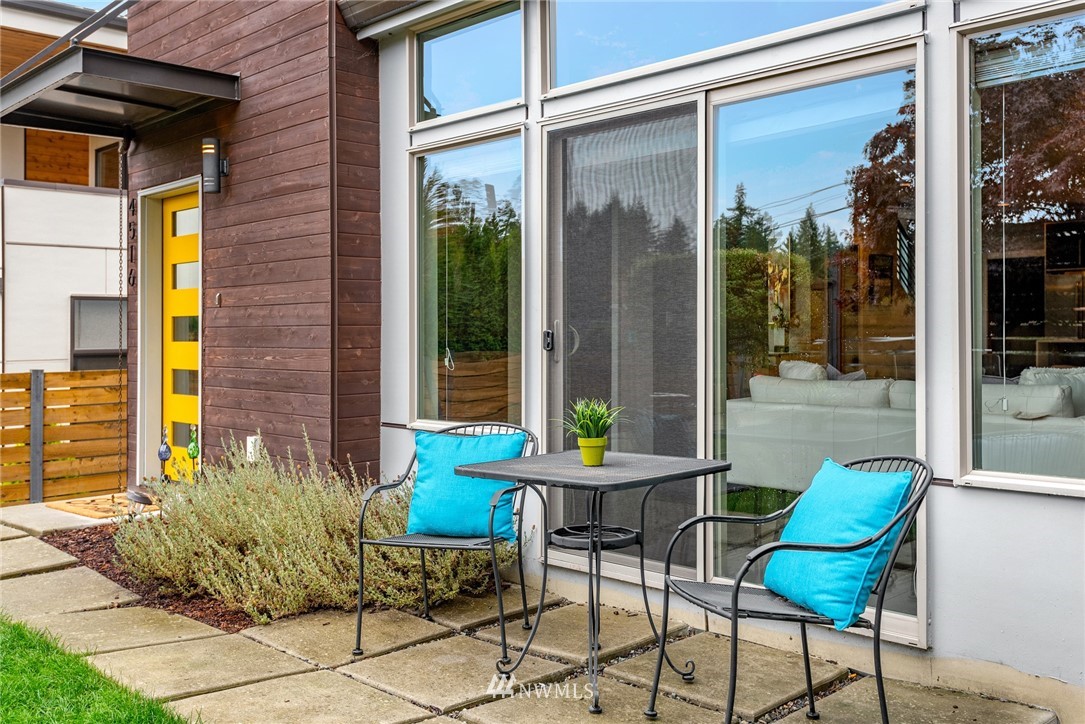 4516 Southwest Austin Street Seattle, WA 98136 - Photo 3 of 25 Gallery Image 3