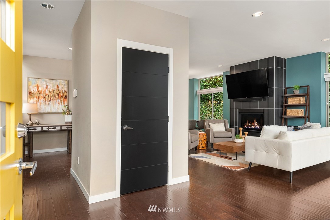 4516 Southwest Austin Street Seattle, WA 98136 - Photo 4 of 25 Gallery Image 4