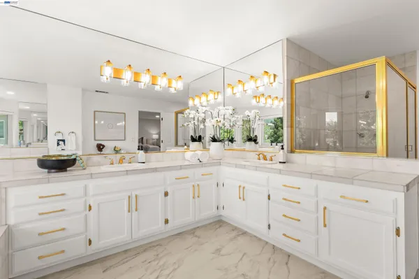 a bathroom with a sink vanity and a mirror