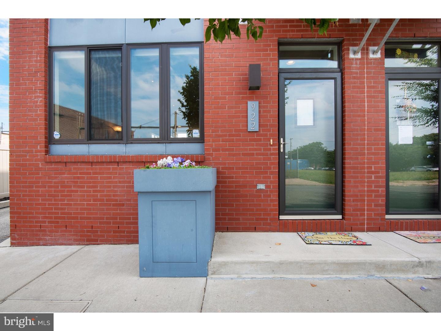 922 Wallace Street Philadelphia, PA 19123 - Photo 3 of 25