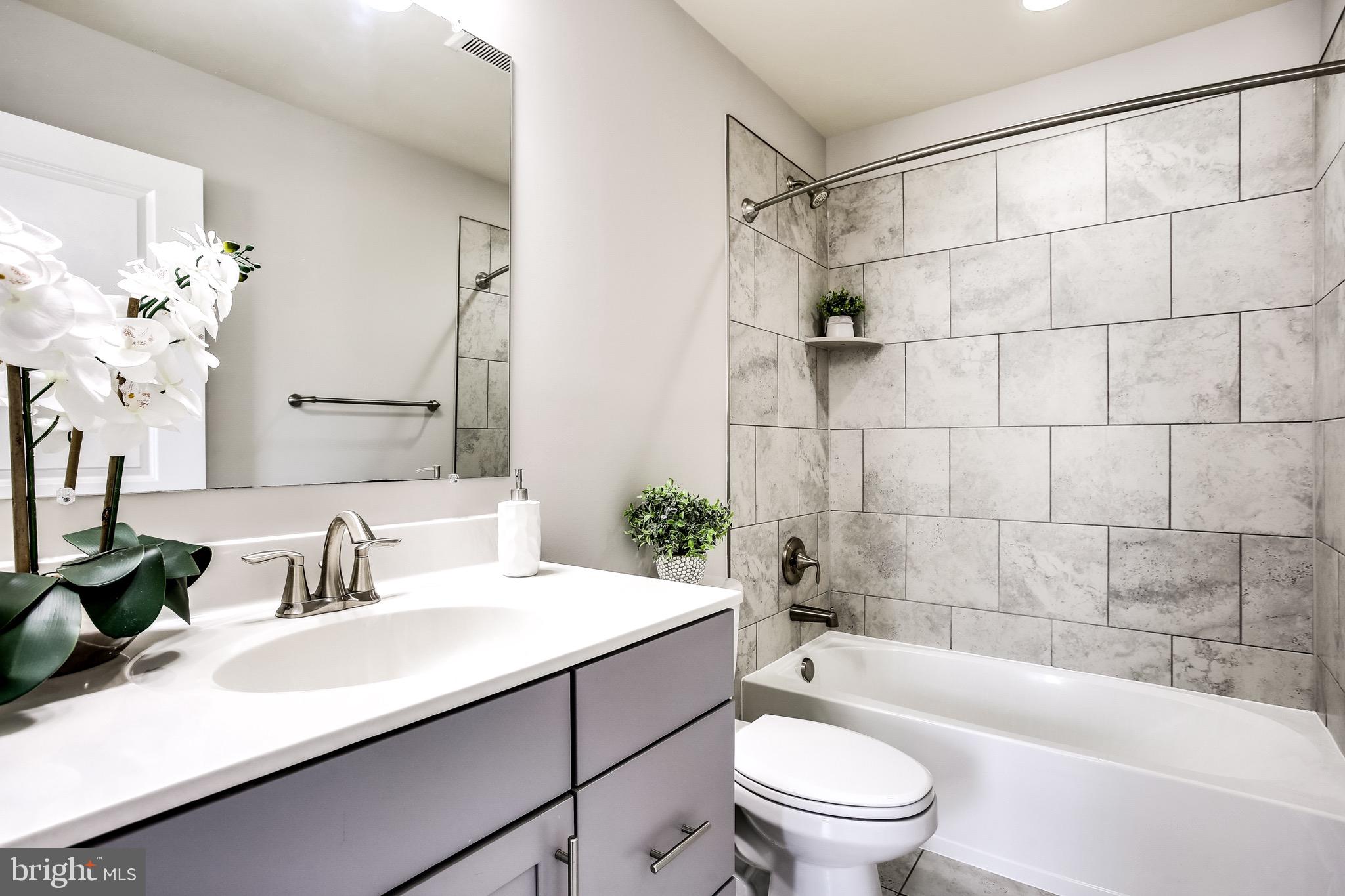 7034 Rackham Way Hanover, MD 21076 - Photo 23 of 42 Ensuite Bathroom #2 | Tub Shower.