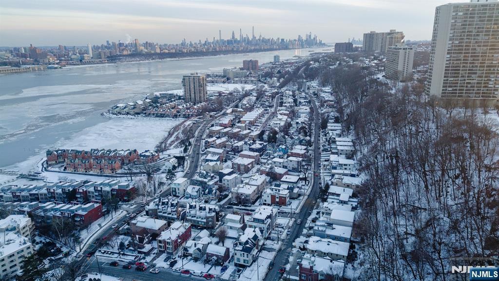 760 Undercliff Avenue Edgewater, NJ 07020 - Photo 18 of 48 a view of a city