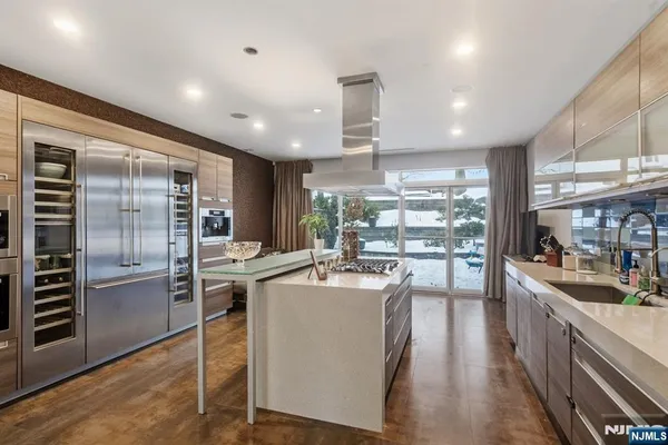 $1,490,000 | 760 Undercliff Avenue, Edgewater, NJ 07020