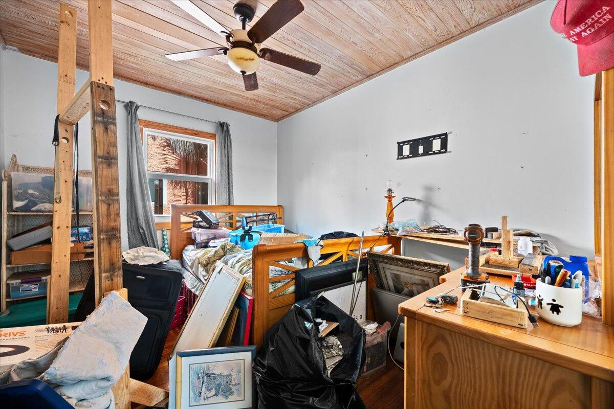 418 East Lakewood Road West Palm Beach, FL 33405 - Photo 12 of 28 03-LUX_3435