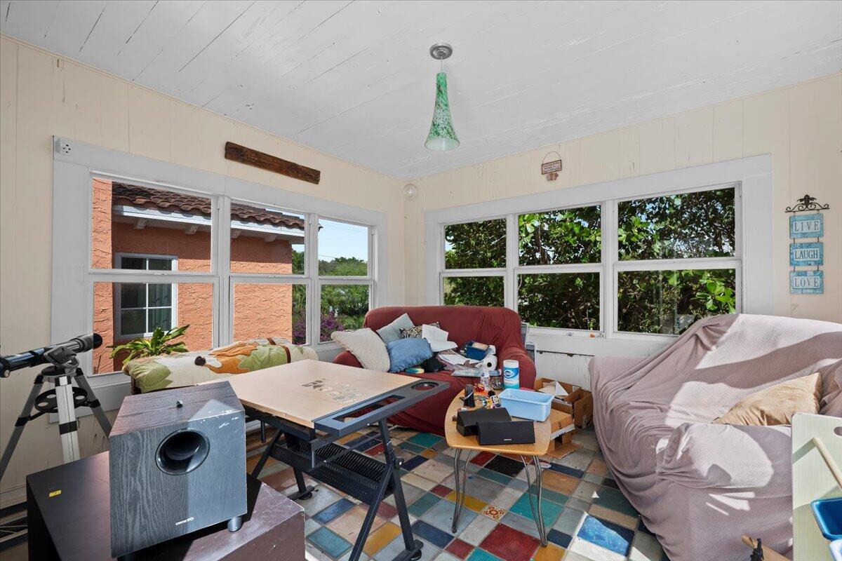 418 East Lakewood Road West Palm Beach, FL 33405 - Photo 13 of 28 12-LUX_3485
