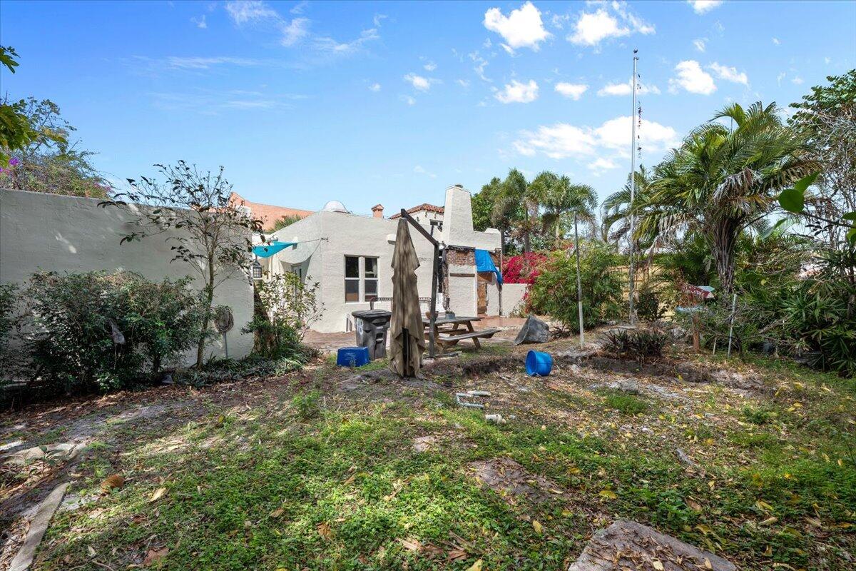 418 East Lakewood Road West Palm Beach, FL 33405 - Photo 18 of 28 17-LUX_3530