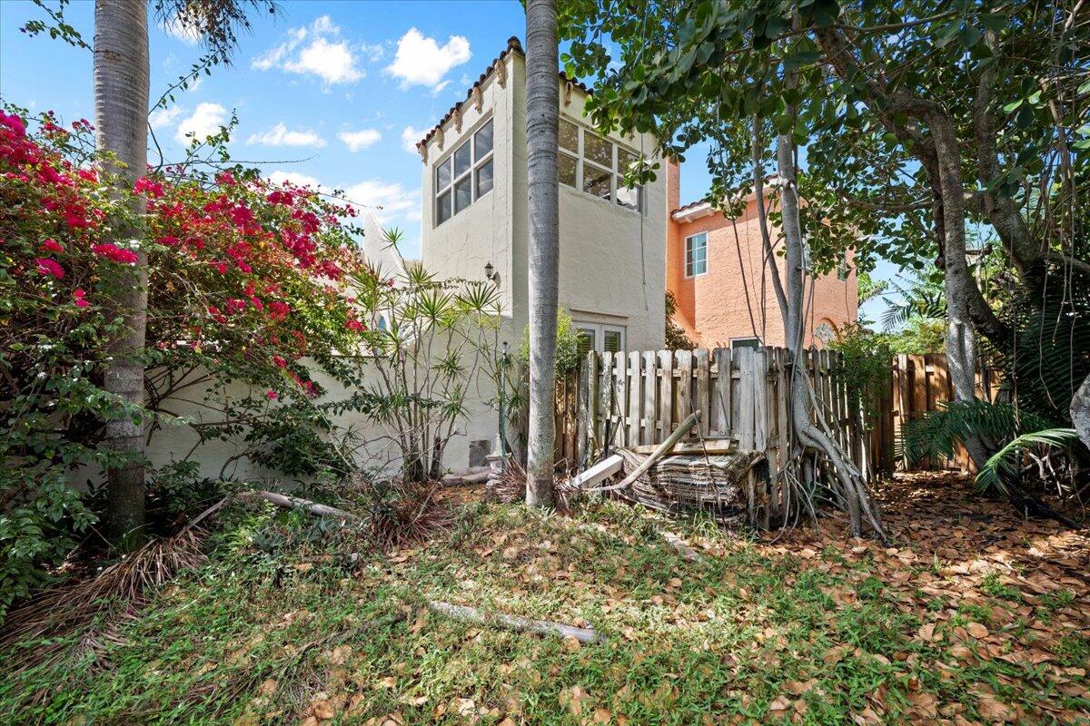 418 East Lakewood Road West Palm Beach, FL 33405 - Photo 20 of 28 19-LUX_3500