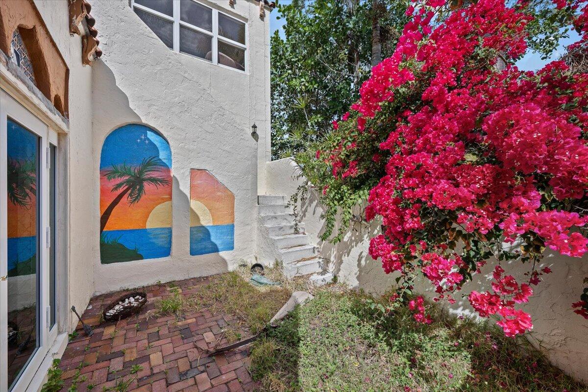 418 East Lakewood Road West Palm Beach, FL 33405 - Photo 7 of 28 07-LUX_3465