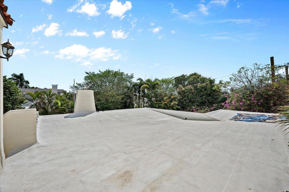 418 East Lakewood Road West Palm Beach, FL 33405 - Photo 8 of 28 08-LUX_3470