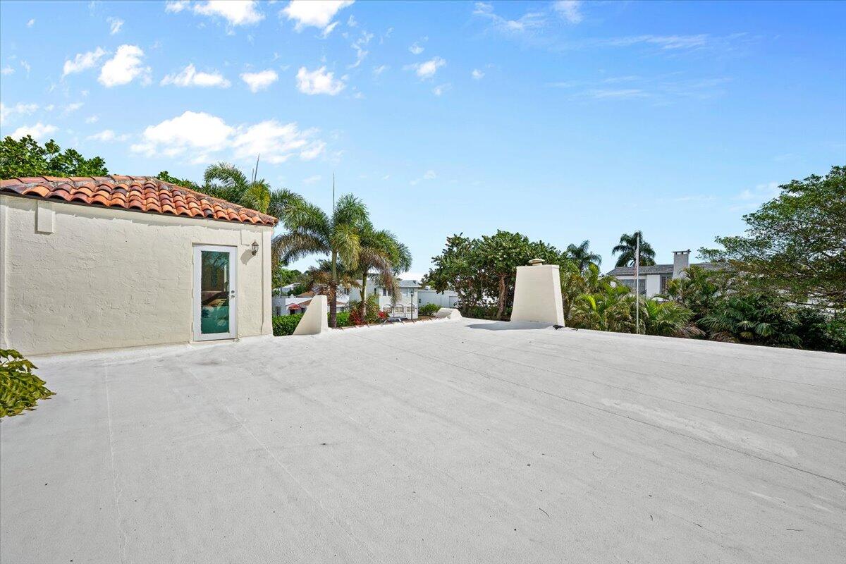 418 East Lakewood Road West Palm Beach, FL 33405 - Photo 9 of 28 09-LUX_3475