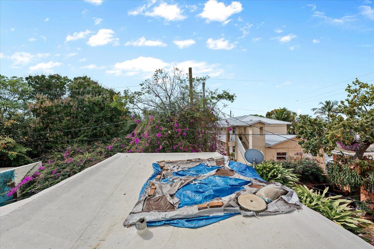 418 East Lakewood Road West Palm Beach, FL 33405 - Photo 10 of 28 10-LUX_3480
