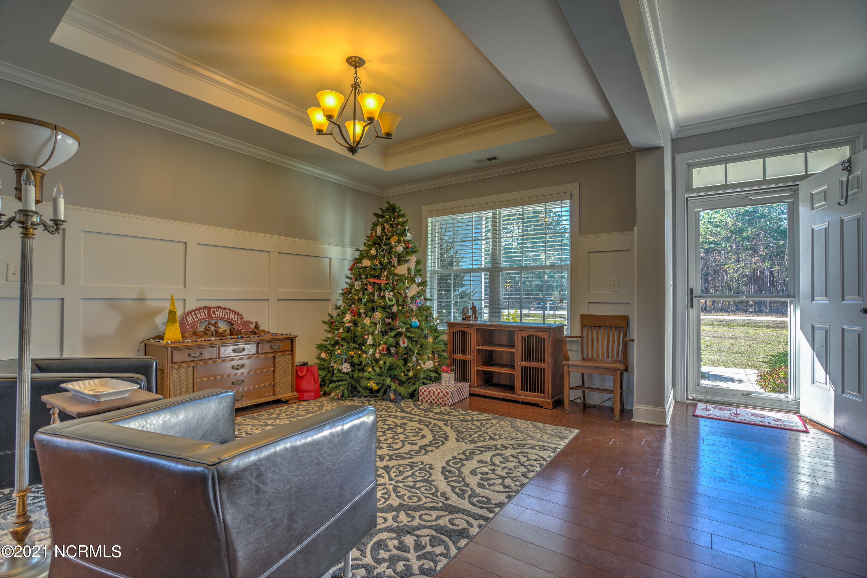 1411 Hammocks Beach Road Swansboro, NC 28584 - Photo 4 of 32 dining/ foyer