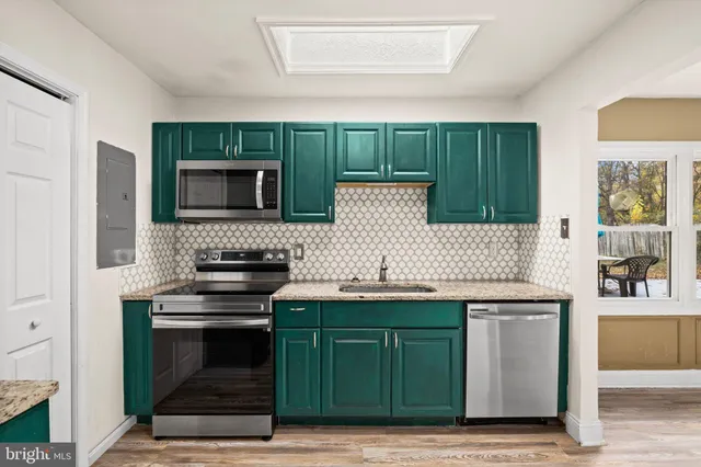 $380,000 | 10312 Meadowview Drive, Fredericksburg, VA 22408