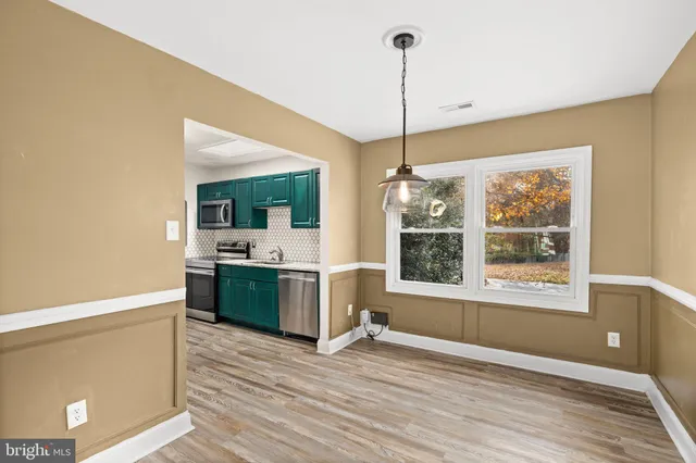 $380,000 | 10312 Meadowview Drive, Fredericksburg, VA 22408