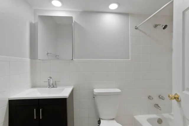 $1,302 | 6758 North Sheridan Road, Unit 342, Chicago, IL 60626