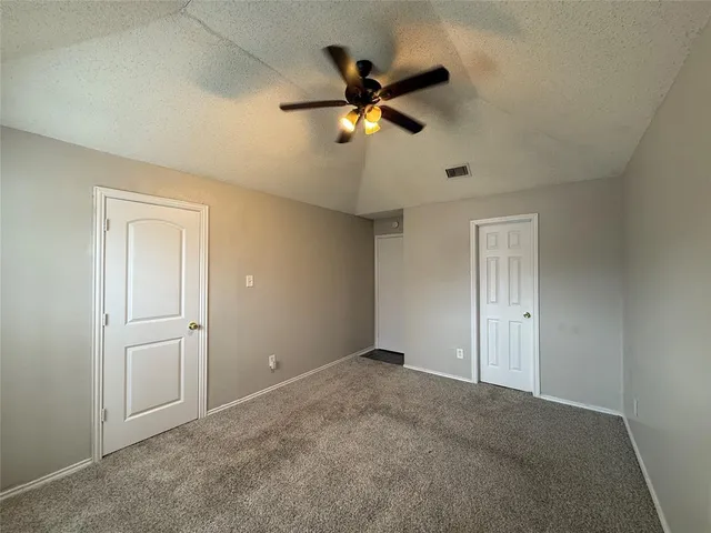 a view of a livingroom with a ceiling fan