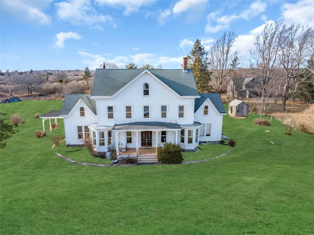 $2,999,500 | 605 Halyoake Avenue, Orient, NY 11957