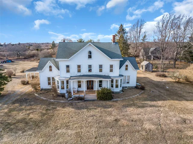 $2,999,500 | 605 Halyoake Avenue, Orient, NY 11957