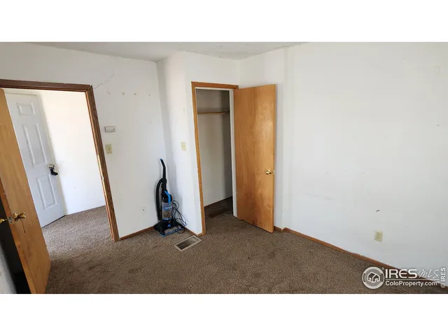 a black and white photo of a living room