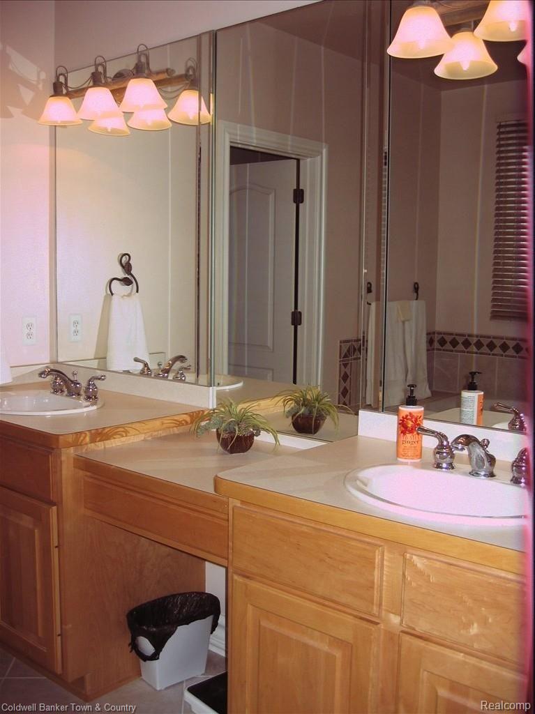 1963 Sundance Ridge Howell, MI 48843 - Photo 14 of 24 IMG_1828
