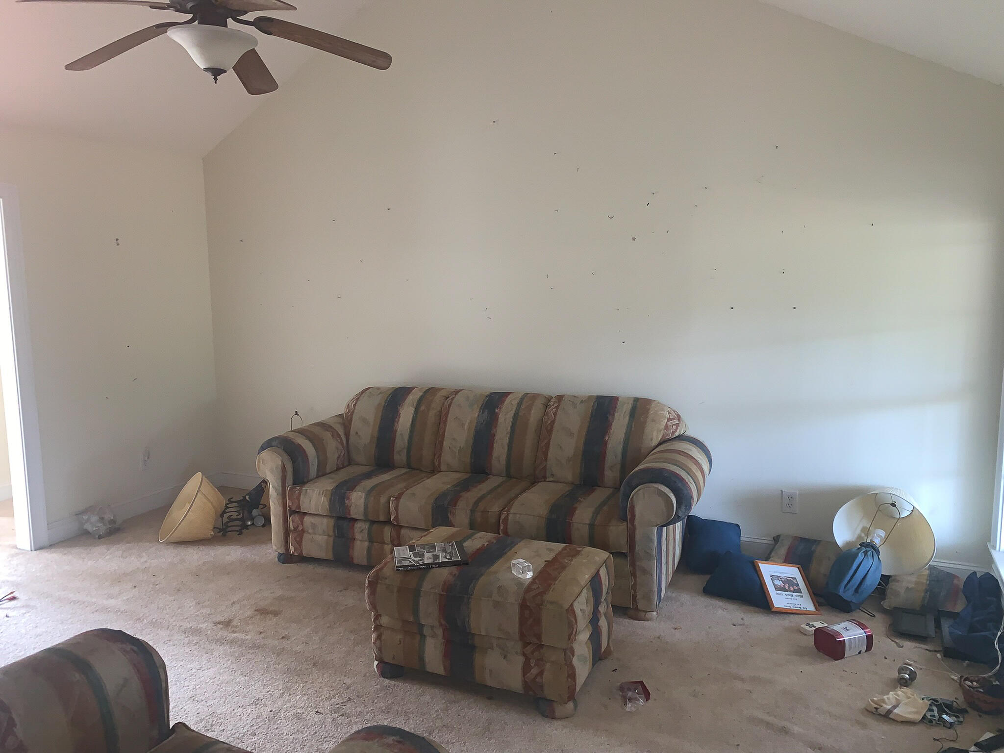 577 State Rd S-15-374 Cottageville, SC 29435 - Photo 5 of 32 Living room