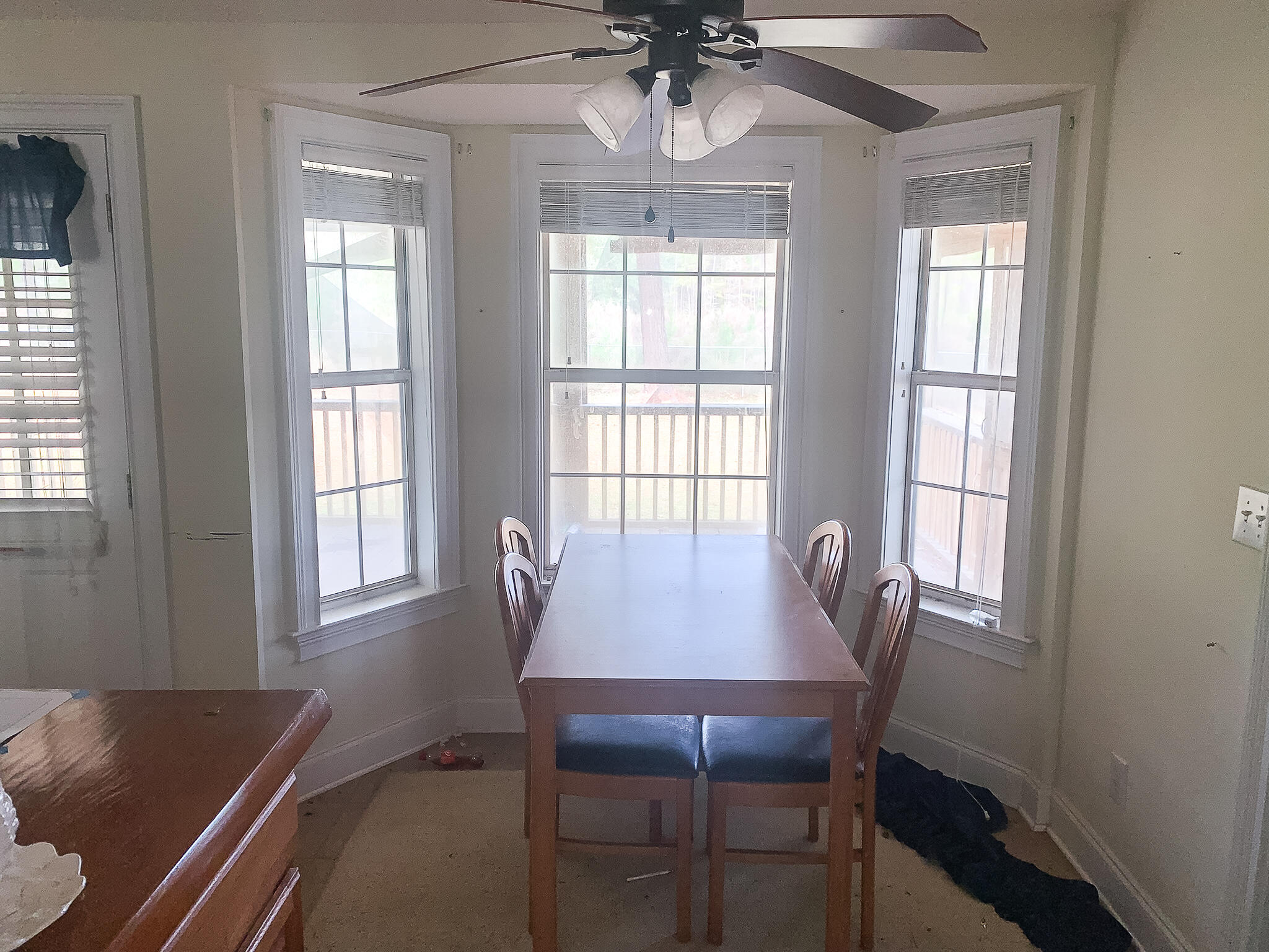 577 State Rd S-15-374 Cottageville, SC 29435 - Photo 7 of 32 Dinette area