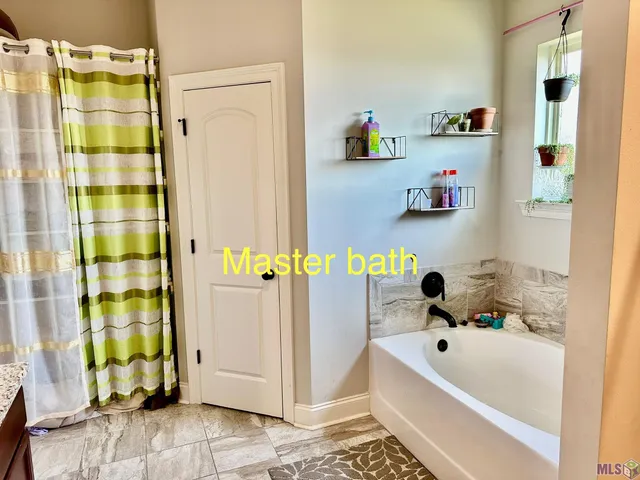 $339,900 | 313 Pond Drive, Thibodaux, LA 70301