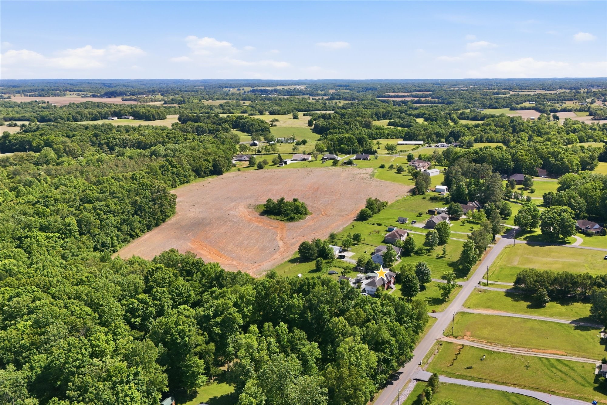 1510 Rapids Road Portland, TN 37148 - Photo 52 of 57 an aerial view of a houses with a yard