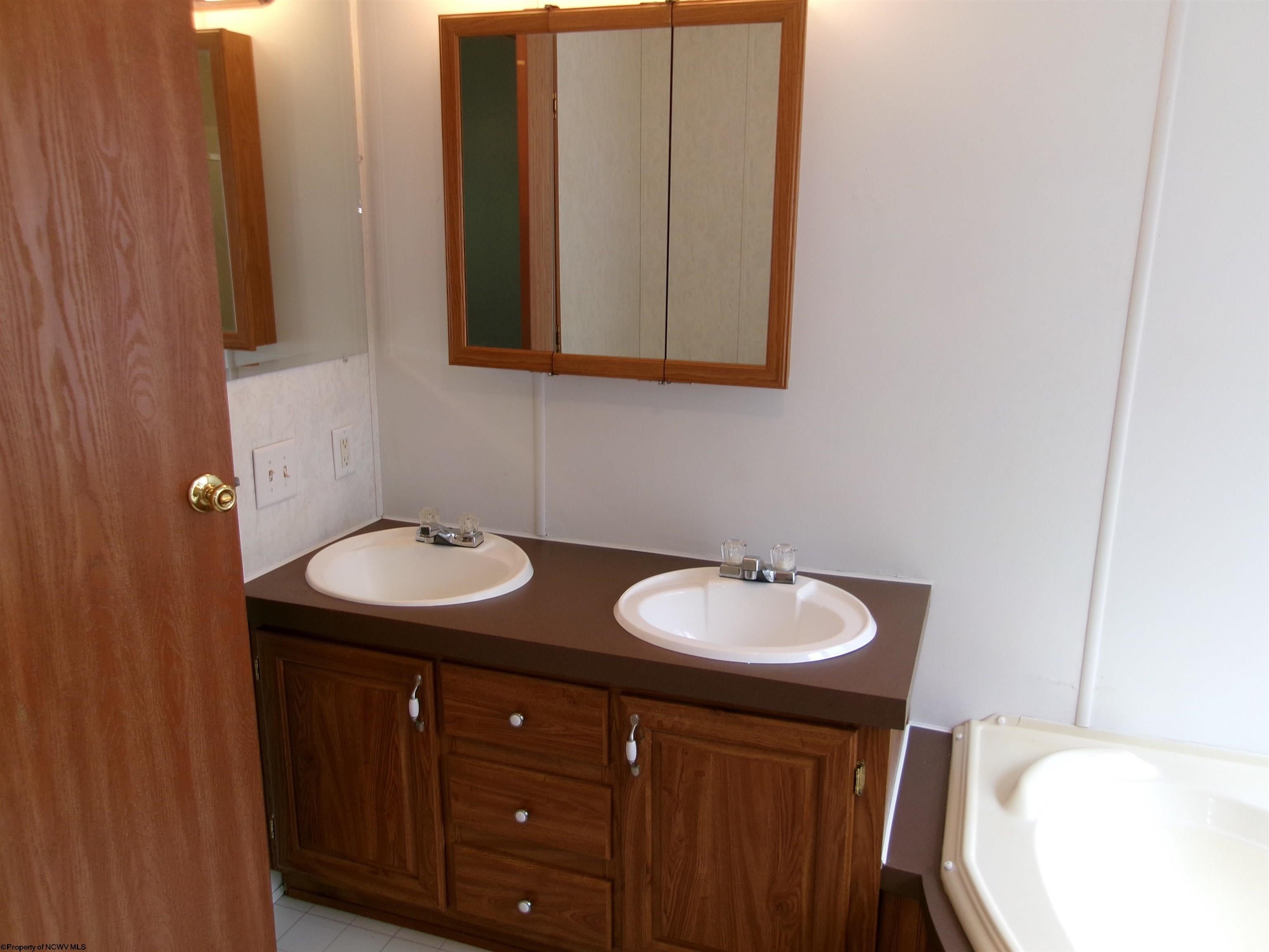 28 Line Fairmont, WV 26554 - Photo 35 of 41 Gallery Image 35