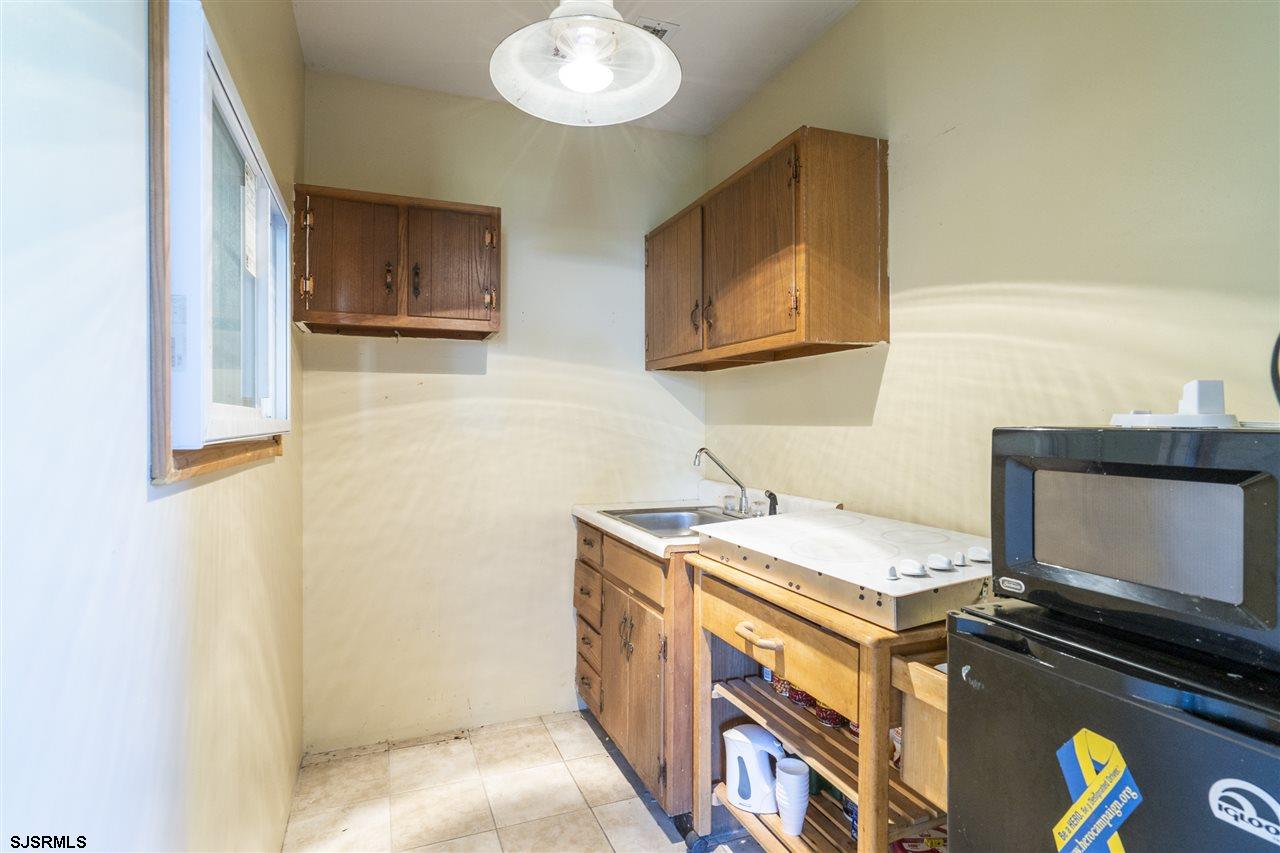 2183 Broadlane Road Williamstown, NJ 08094 - Photo 19 of 25 Efficiency kitchenette located on the main level of the lodge/guest cottage