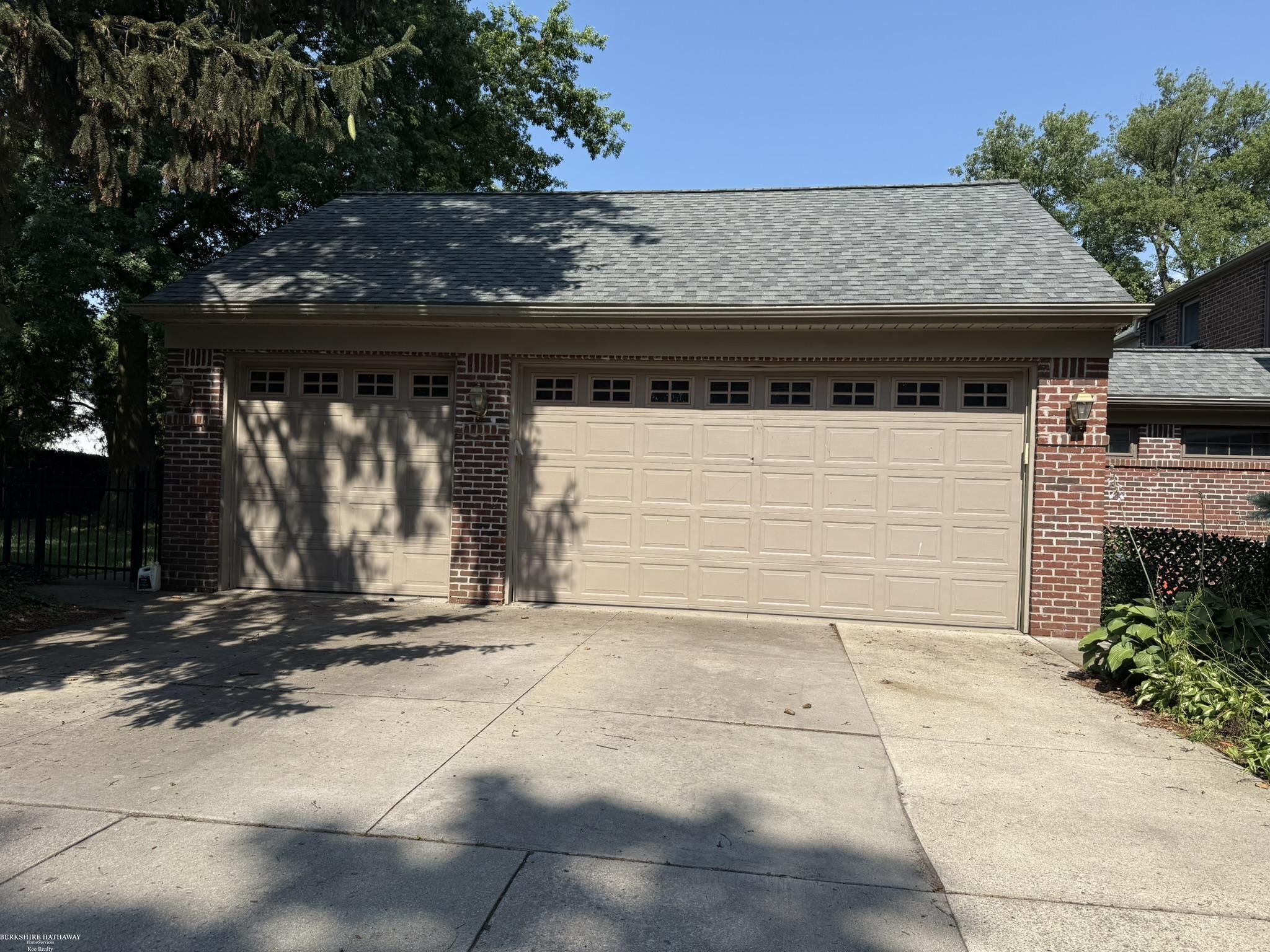 271 Moross Road Grosse Pointe, MI 48236 - Photo 5 of 10 50183832-620f9249-c946-441e-833b-9287a3edcdba.JPG