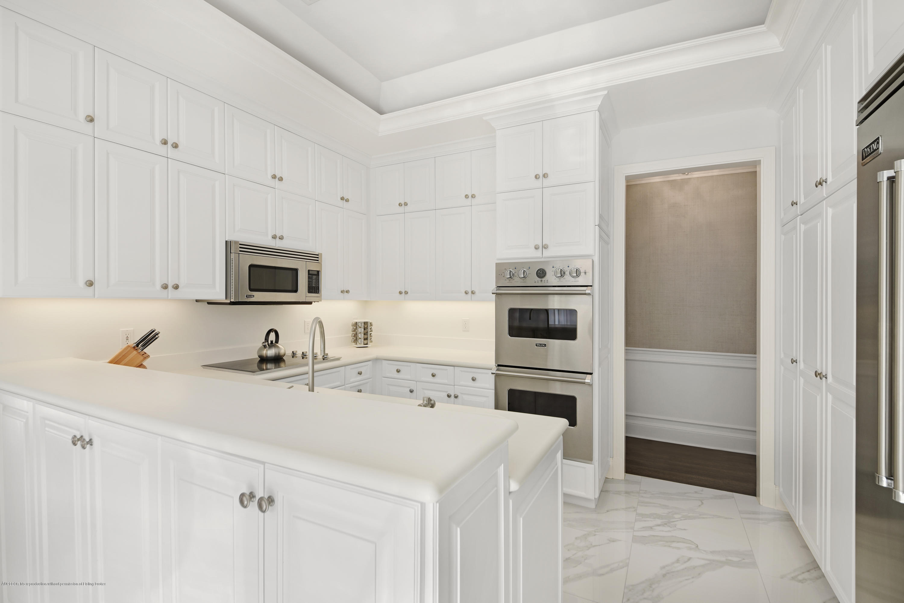 310 Plantation Road Palm Beach, FL 33480 - Photo 8 of 17 08