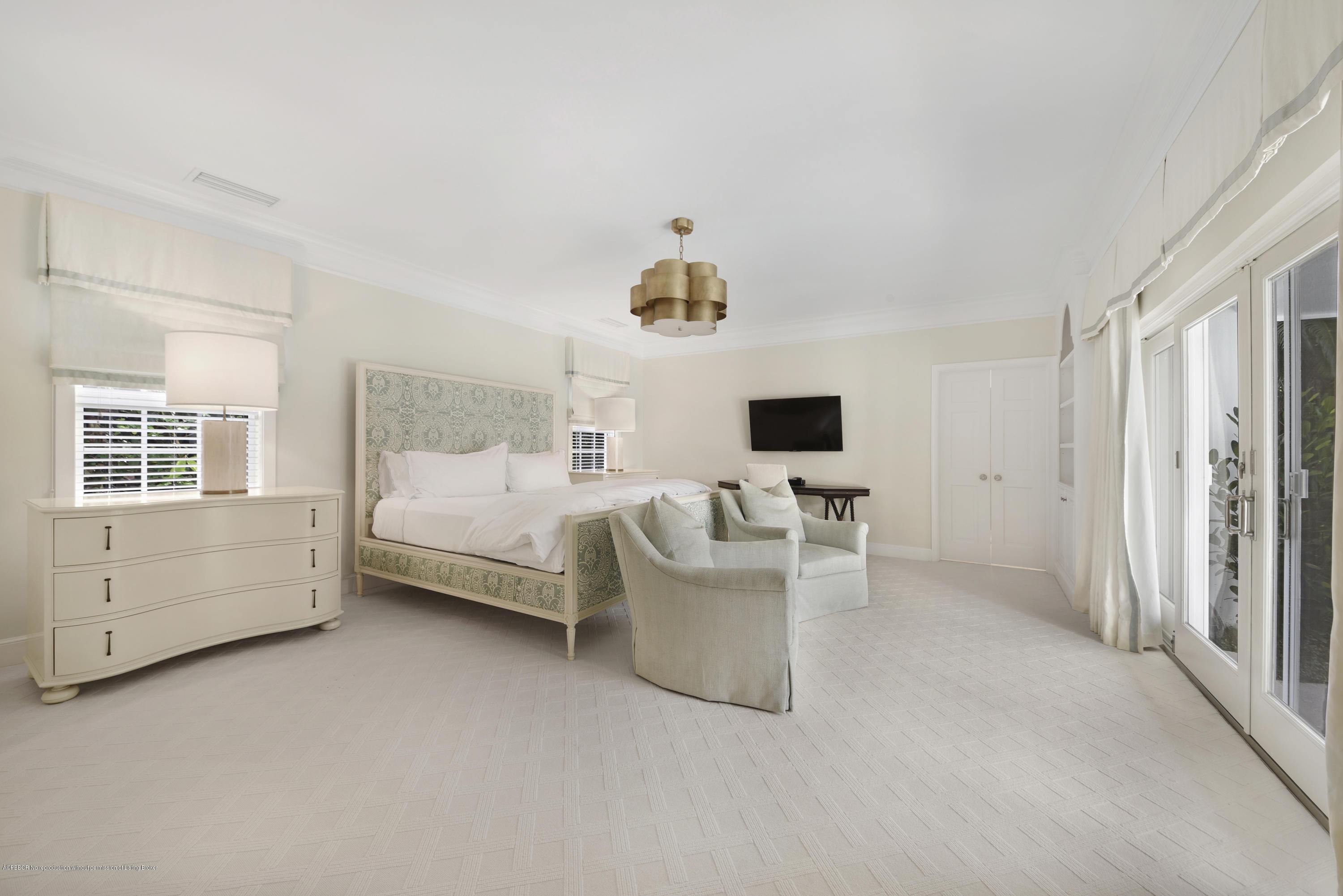 310 Plantation Road Palm Beach, FL 33480 - Photo 9 of 17 09