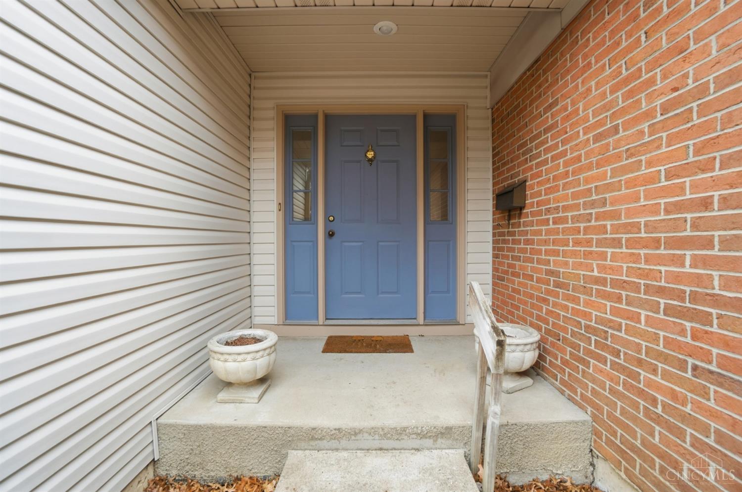 1090 West Galbraith Road Cincinnati, OH 45231 - Photo 3 of 37 Gallery Image 3