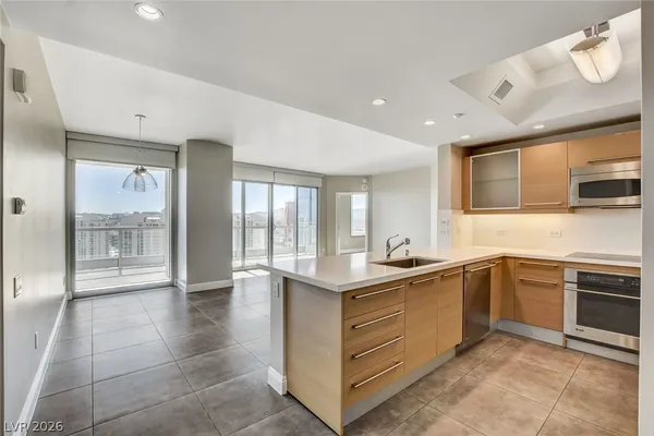 $4,395 | 222 Karen Avenue, Unit 4305, Las Vegas, NV 89109