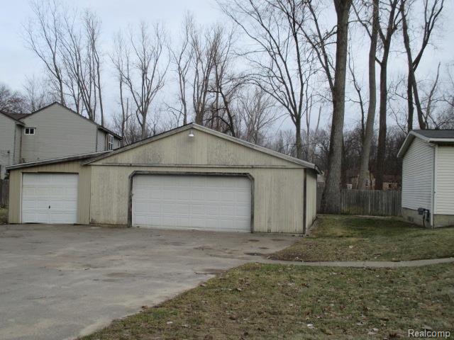 5114 West Harvard Road Clarkston, MI 48348 - Photo 13 of 14 Garage.jpg