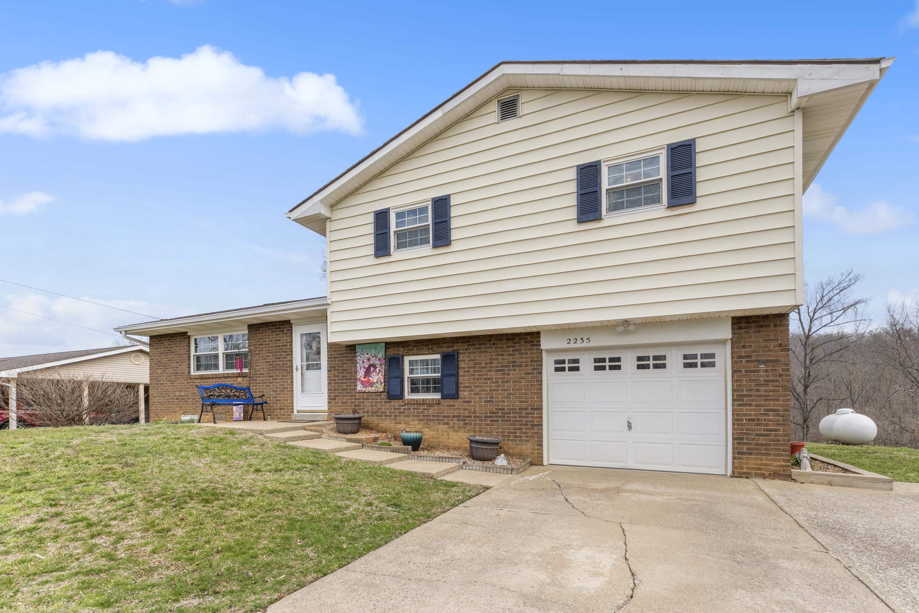 2235 East Thompson Road Ashland, KY 41102 - Photo 2 of 42