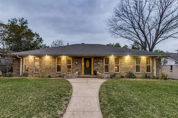 $575,000 | 9352 Heatherdale Drive, Dallas, TX 75243
