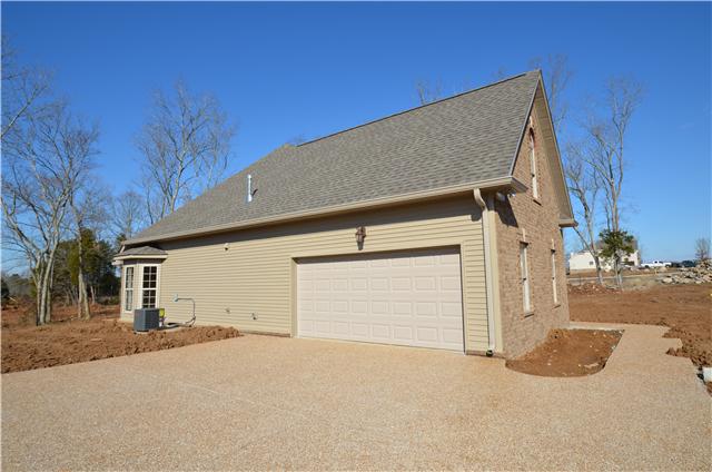 2car side entry garage with large turn around
