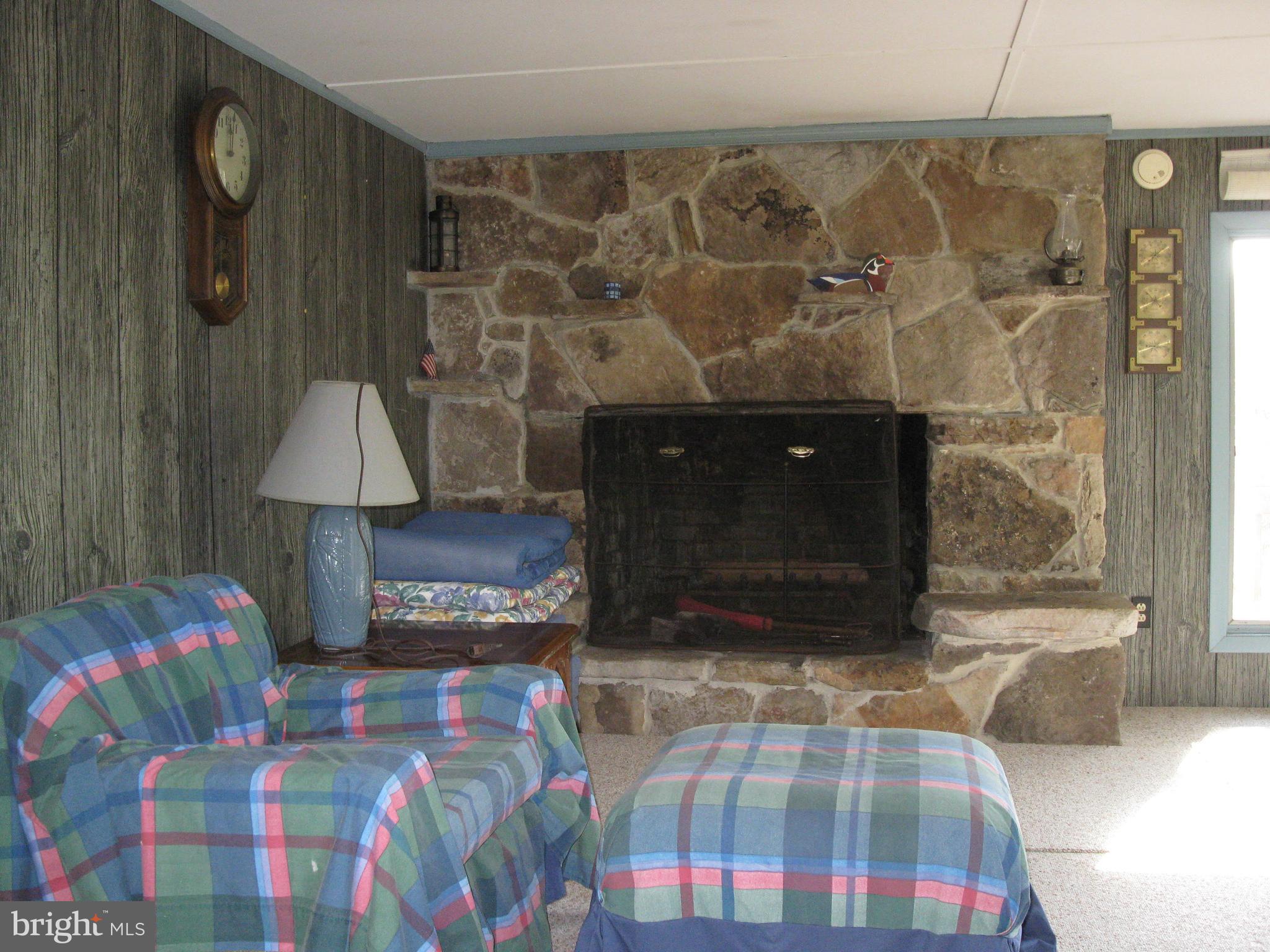1704 Sticky Kline Road Berkeley Springs, WV 25411 - Photo 3 of 16 Living Room