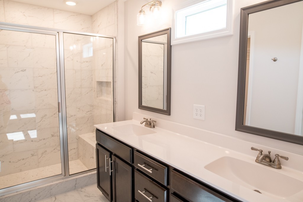 206 Copeland Road Clarksville, TN 37042 - Photo 33 of 38 a bathroom with a sink and a mirror