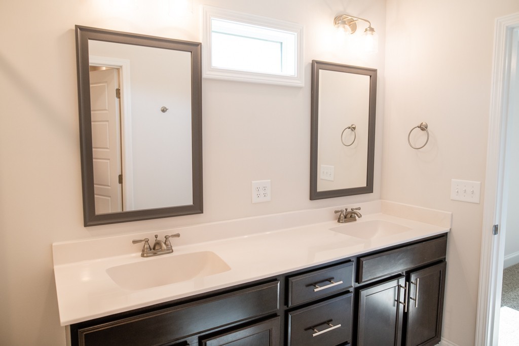 206 Copeland Road Clarksville, TN 37042 - Photo 34 of 38 a bathroom with a sink and a mirror