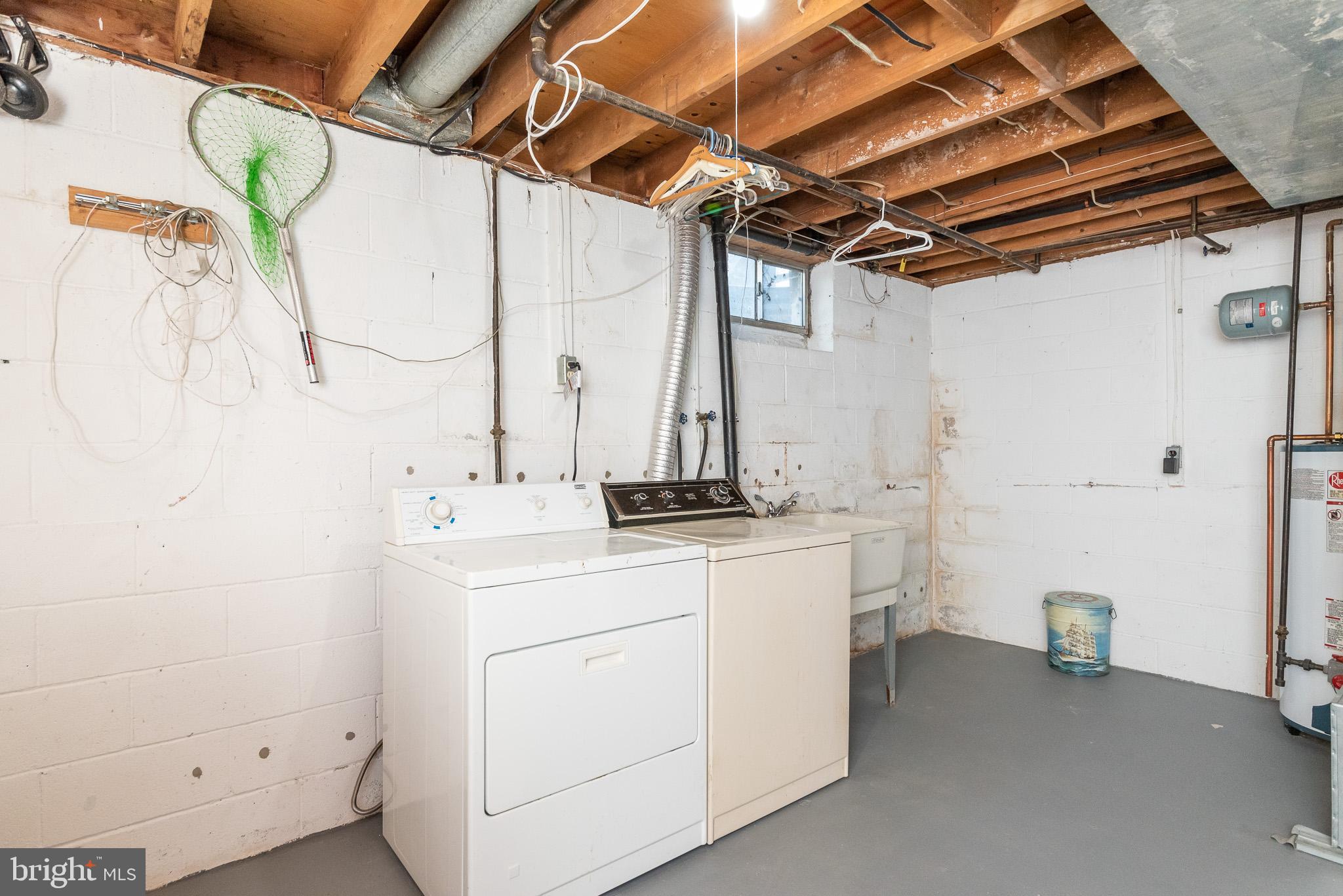 37 Cardor Court, Unit 37 Baltimore, MD 21236 - Photo 35 of 47 a utility room with a washer and dryer