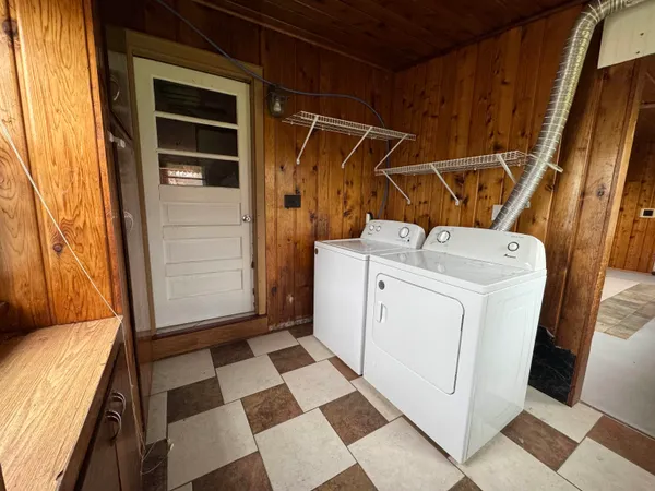 $1,300 | 1532 Vernon Avenue, Beloit, WI 53511