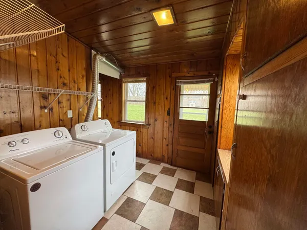 $1,300 | 1532 Vernon Avenue, Beloit, WI 53511