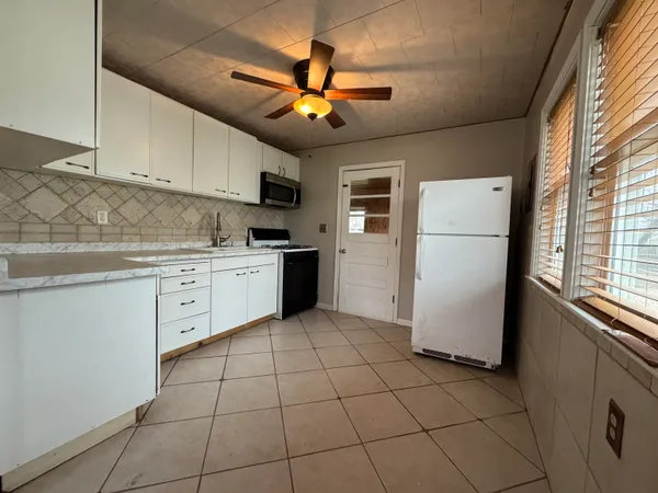 $1,300 | 1532 Vernon Avenue, Beloit, WI 53511