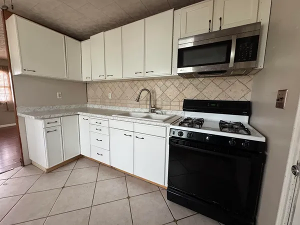 $1,300 | 1532 Vernon Avenue, Beloit, WI 53511
