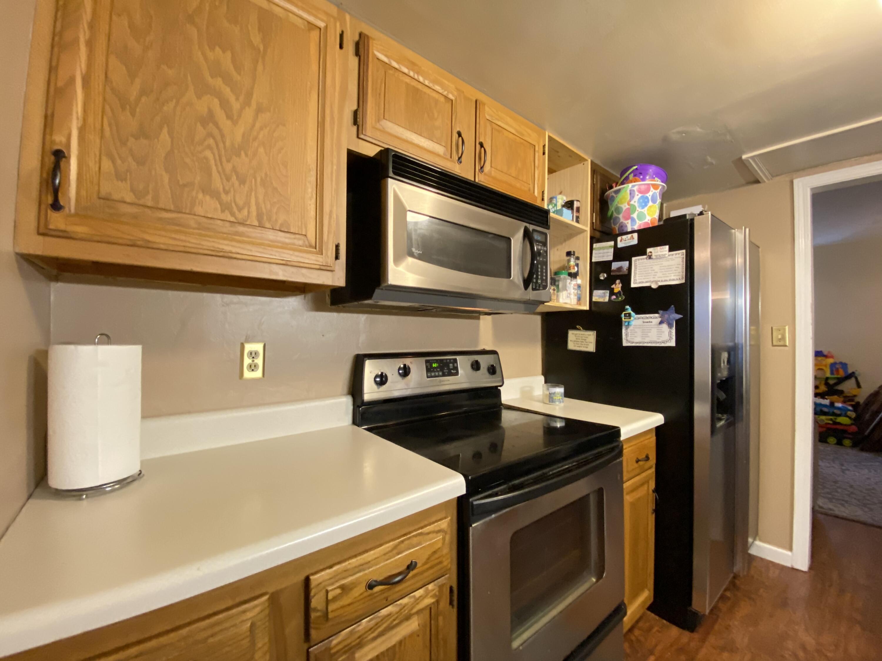 2312 Ranch Road Northwest Roanoke, VA 24017 - Photo 6 of 27 a kitchen with a stove and a microwave