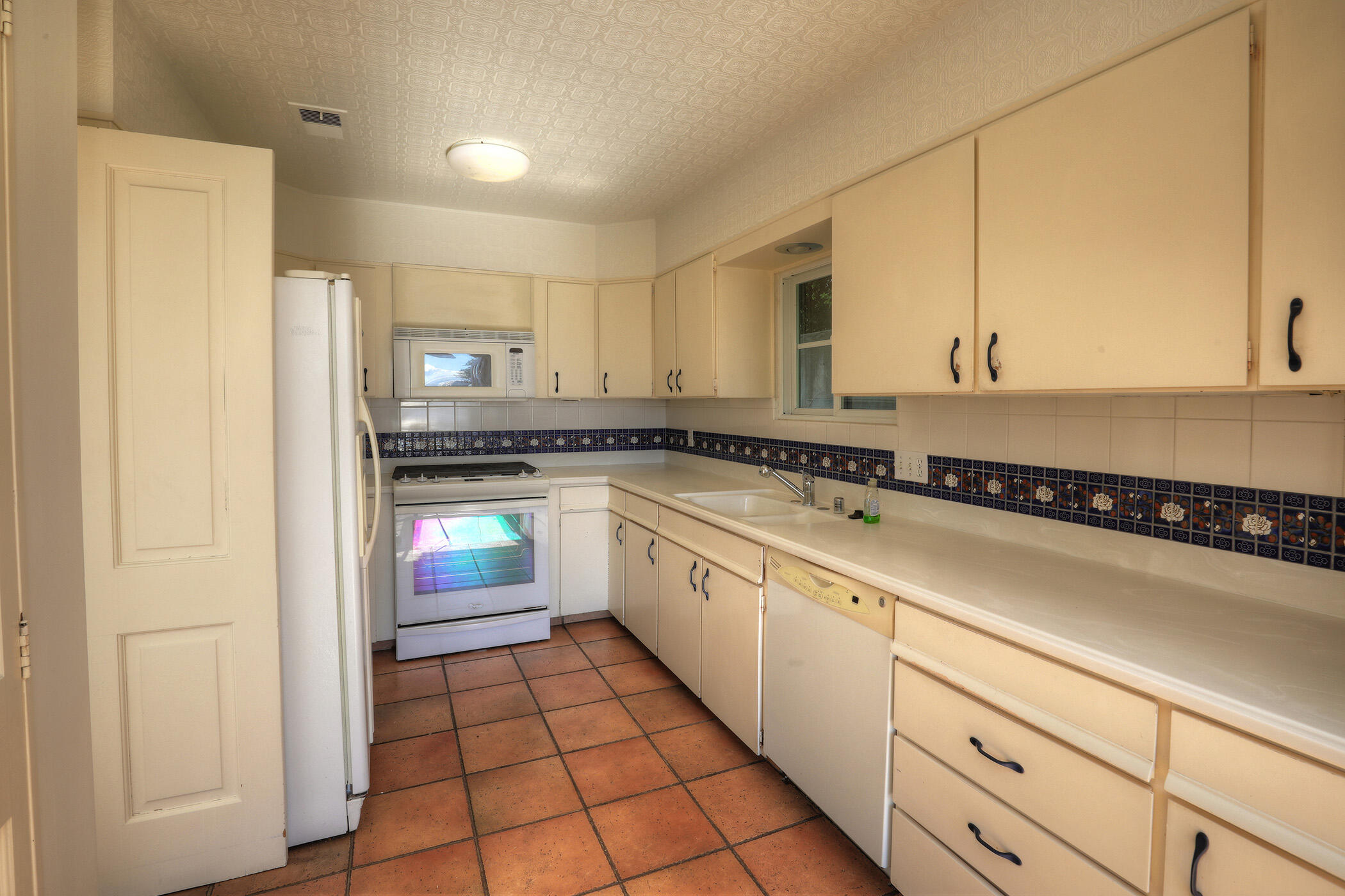 1712 Lasuen Road Santa Barbara, CA 93103 - Photo 11 of 38 18